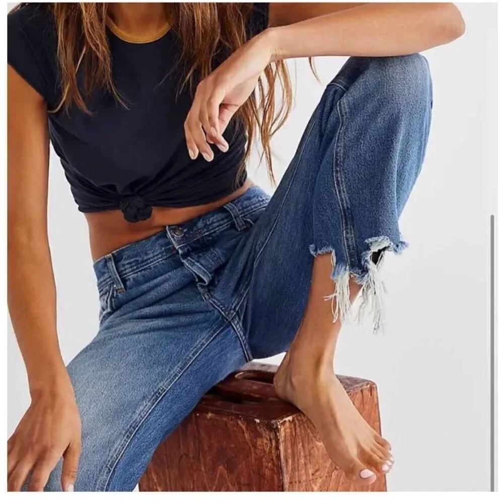 NWT Free people mid-rise straight leg‎ distressed hem denim jeans size 29